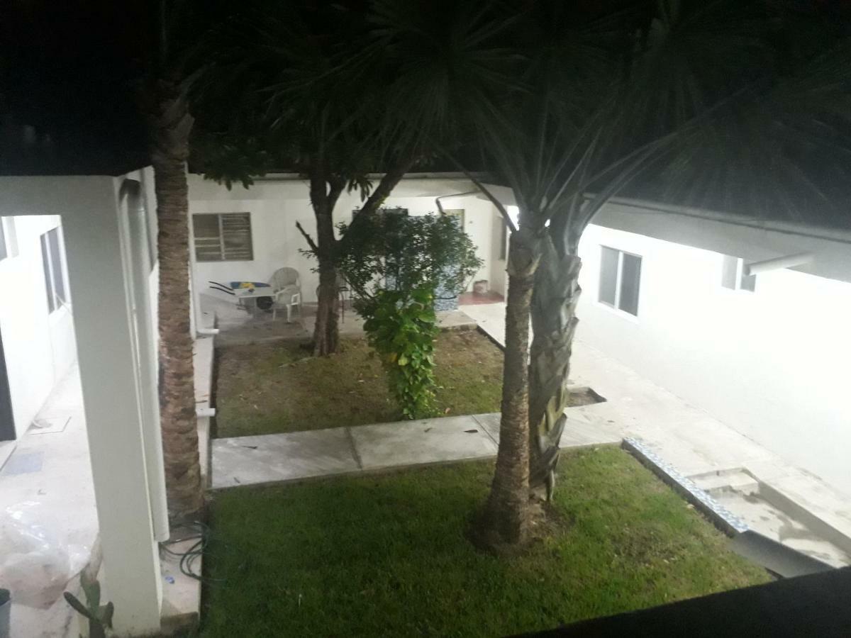 Bea Rooms And Studios Cozumel Bagian luar foto